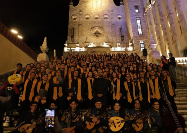Coro Monumental UG inaugura Universiada Cervantina 2023 