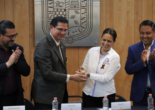 Se solidarizan Abejas UG con familias afectadas por cáncer infantil