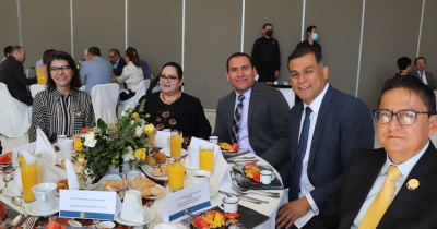 Reconocen en la DCEA a personal con más de 25 años de servicio docente y administrativo 