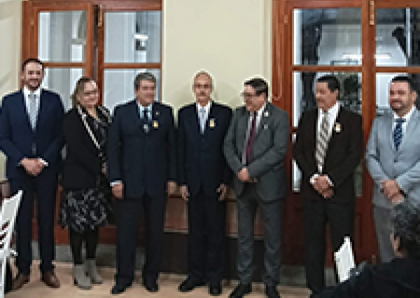 El Dr. Mauricio Valencia Posadas fue reconocido por el gremio nacional de veterinaria con la medalla “Quetzalcóatl Dorado” 