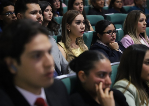 UG reconoce la excelencia académica de sus estudiantes de la División de Derecho Política y Gobierno 