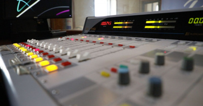 Radio UG amplía sus horizontes mediante la colaboración radiofónica nacional e internacional