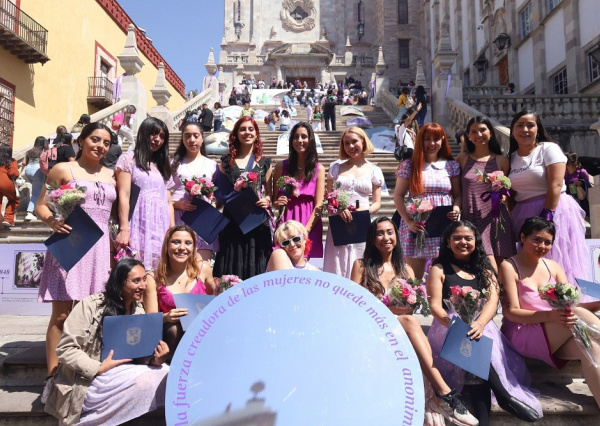 La UG se viste de morado a través de la jornada cultural “La revolución de las jacarandas” 