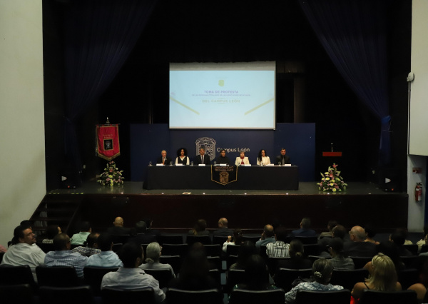Rinden protesta titulares del Campus León, van por excelencia académica