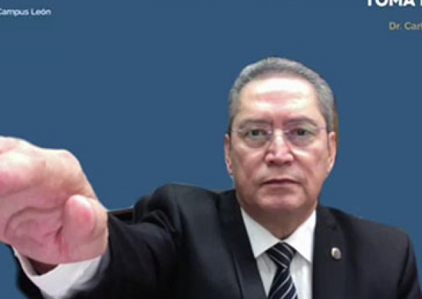 Con un llamado a la acción constructiva y el humanismo como bandera común, inicia periodo rectoral el Dr. Carlos Hidalgo