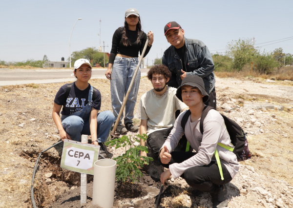 Con siembra de árboles, conmemora UG el Día Mundial del Medio Ambiente