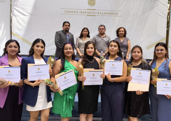 Inician una vida dedicada al servicio 23 especialistas en Enfermería UG