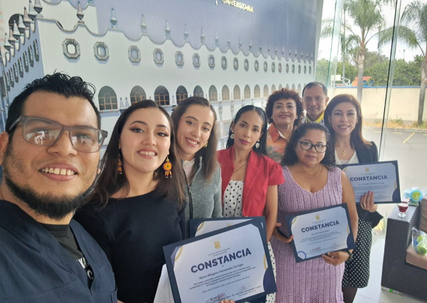 Egresan 23 estudiantes de los Talleres de Cuidadores de adultos mayores y de la primera infancia en Univerciudad UG Silao