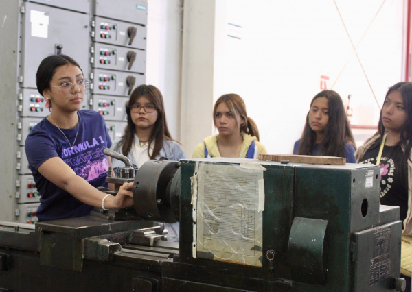 DICIS impulsa vocaciones científicas en la 14ª edición de Women in Engineering