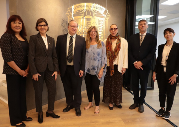 UG y Universidad de Thompson Rivers de Canadá comparten experiencias para impulsar colaboración académica 