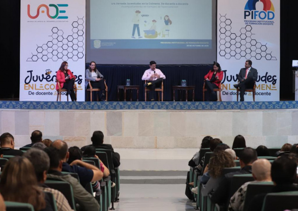 Reflexionan sobre el papel de la comunidad docente en tiempos de hiperconexión