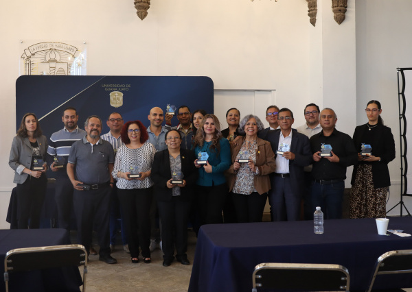 Realizan el 10° Encuentro de experiencias exitosas y buenas prácticas en investigación y docencia 2024 del CNMS UG