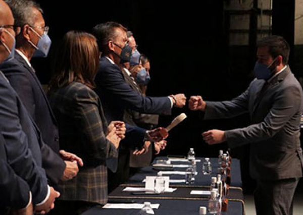 UG reconoce la excelencia académica de sus estudiantes