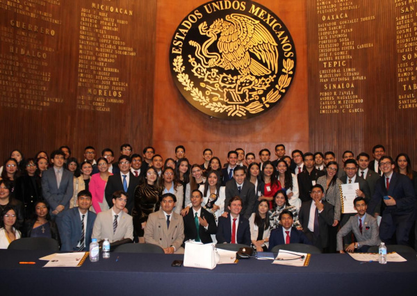 Reconocen trabajo y presencia de la División de Derecho, Política y Gobierno de la UG