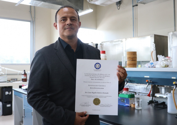 Investigador UG recibe la máxima distinción química en México