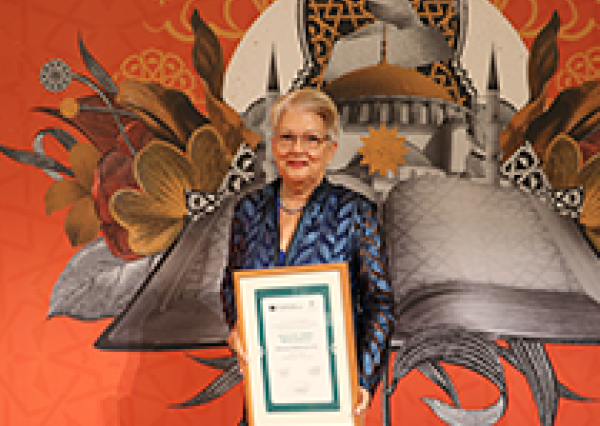 Este reconocimiento es para nuestra casa de estudios a través de mi persona: Rosalía del Carmen Macías Rodríguez 