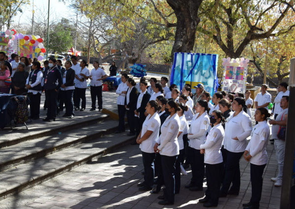 Se unen Enfermería UG, SSA y DIF Irapuato en la Feria de la Salud