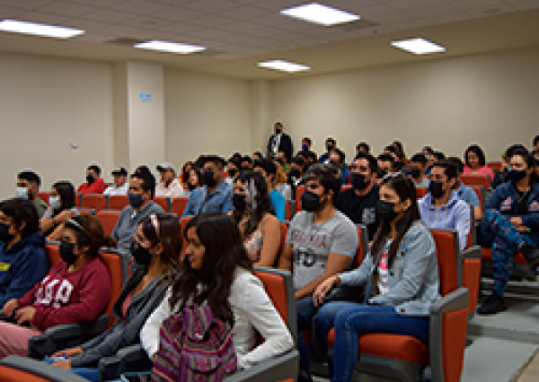 Realizan Coloquio de Investigación de la Maestría en Administración de Tecnologías en la sede Yuriria de la UG 