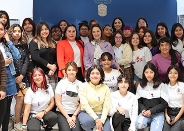 Inauguran la muestra “Desmitificando el amor romántico” en la ENMS de Silao