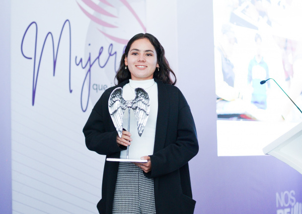 Estudiante UG es reconocida por AMEXME como “Mujer futuro de México”   