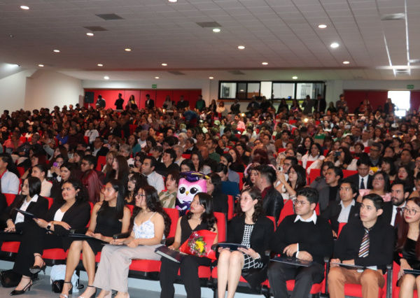 Egresa nueva generación de profesionistas de Arquitectura, Arte y Diseño del Campus Guanajuato