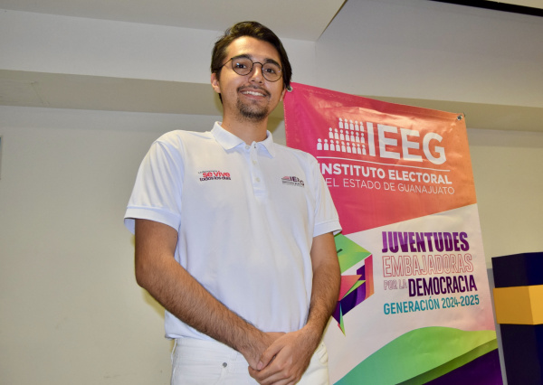 Víctor Caballero, alumno de UG Irapuato, es Embajador por la Democracia del IEEG