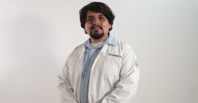 Egresado UG es reconocido por su espíritu de servicio y trato digno en el IMSS