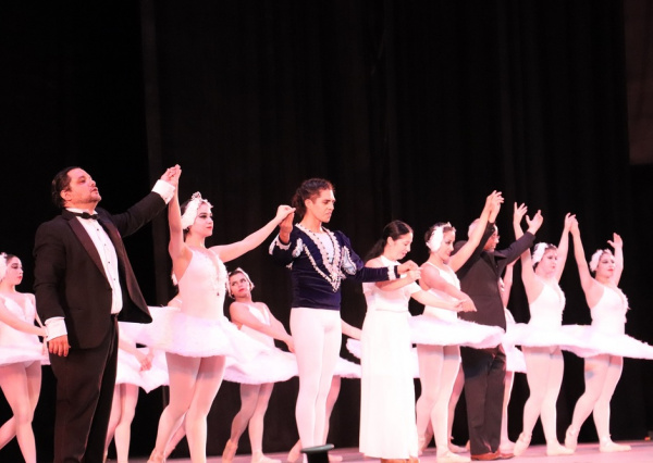 Con gran éxito se presentó “El Lago de los Cisnes” 