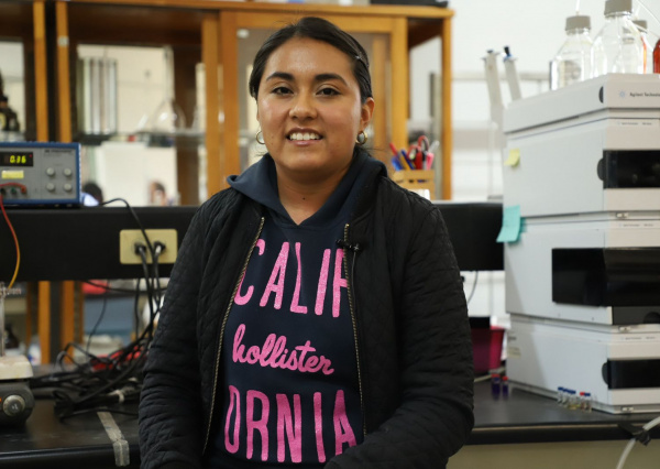 Egresada UG busca eficientar la degradación de colorantes artificiales en el tratamiento de aguas residuales 