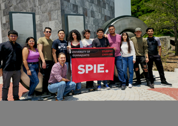Capítulo SPIE OASIS UG recibe el Premio Presidencial al Capítulo Estudiantil Sobresaliente SPIE 2024