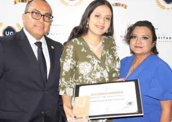 Reconoce Colegio del Nivel Medio Superior de la UG a estudiantes de excelencia académica 