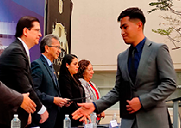 Celebra UG en Irapuato logros de su comunidad egresada 