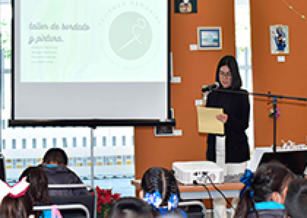  Estudiantes de la UG promueven el arte, la inclusión y el respeto de personas de la tercera edad 