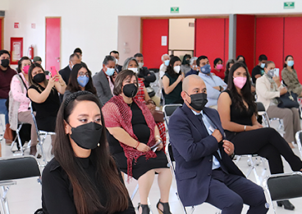 Culminan estudios en licenciaturas y posgrados de la DCEA de la UG 