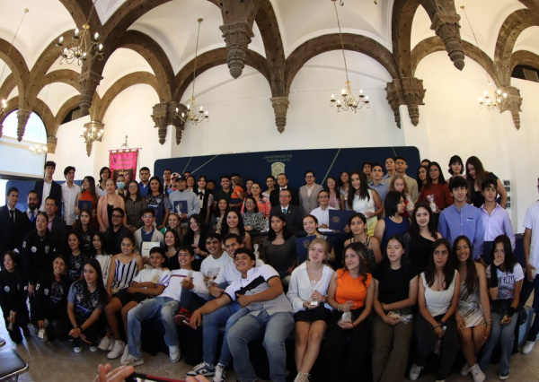 Reconocen el talento estudiantil del nivel medio superior en la UG 