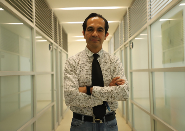 No hay marcha atrás, comenta investigador UG sobre el empleo de la IA para el desarrollo científico