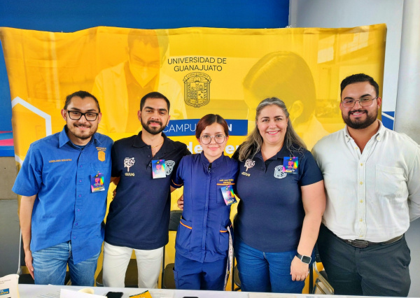 Feria Vocacional UG informa y apoya a estudiantes de nivel medio superior a elegir su licenciatura