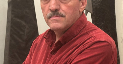 Otorgan el VIII Premio Jorge Ibargüengoitia de Literatura al escritor Enrique Serna