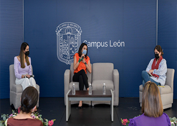 Conversan sobre diversos feminismos dentro de la agenda universitaria 8M en el Campus León de la UG