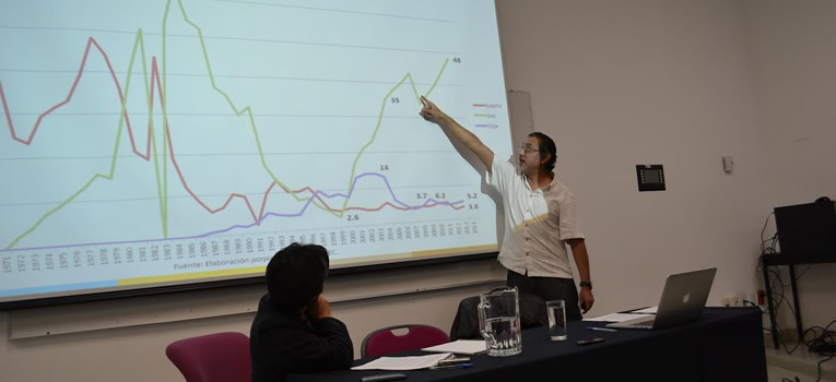 eloy-mosqueda-seminario-democracia-america-latina-leon-universidad-guanajuato-ug