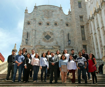 investigador-ug-asesosa-a-estudiantes-ugto-