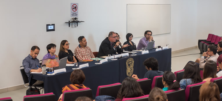 mesa-redonda-violencia-mujer-universidad-guanajuato-ug-ugto