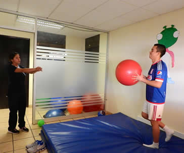 alumnos-ug-ofrecen-terapia-fisica-ug-ugto-