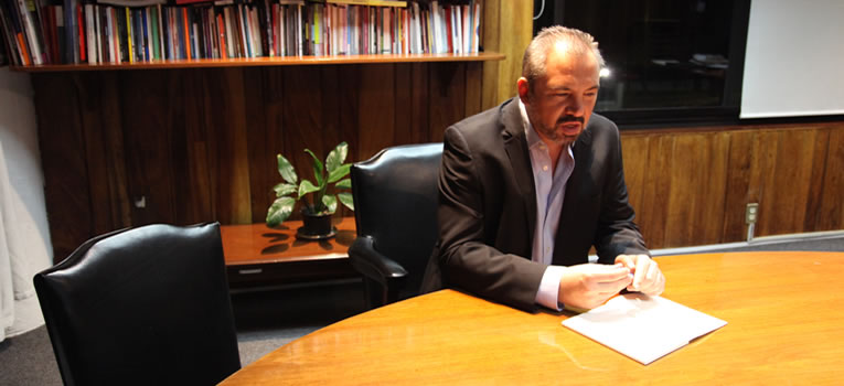 juan-melia-coordinador-nacional-de-teatro-distingue-a-la-ug-como-plataforma-de-aprendizaje