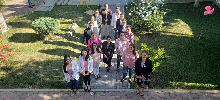se-visten-rosa-para-concientizar-sobre-la-lucha-contra-cancer-mama-ug-ugto