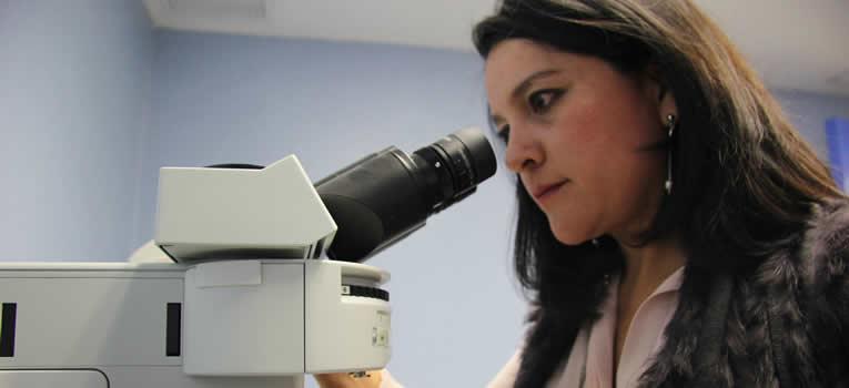 profesora-de-la-ug-investiga