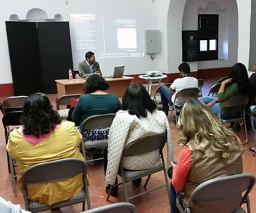 catedratico-de-la-ug-charla-en-la-sede-san-miguel-