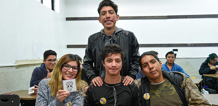 estudiantes-de-la-escuela-de-nivel-medio-superior-centro-historico-patrimonio