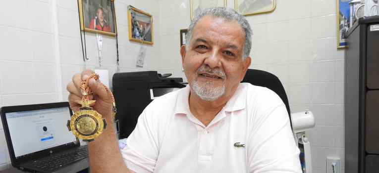 academia-mexicana-de-pediatria-otorga-la-venera-a-catedratico-de-la-ug-ugto