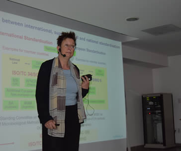 dra-alemana-imparte-en-ug-seminario-de-cumplimiento-de-normas-iso-en-inocuidad-alimentaria-ug-ugto-